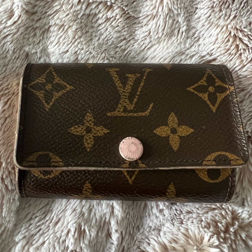 Louis Vuitton Six Key Holder Rose Ballerine Monogram